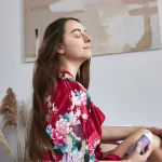 Jak stres wpływa na skórę? Sposoby na redukcję stresu – poznaj mindfulness!