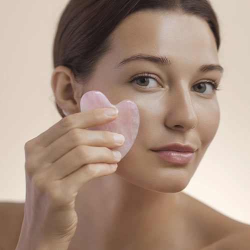 Masaż twarzy – Jak wykonać? Rollery, Gua Sha i akcesoria do masażu