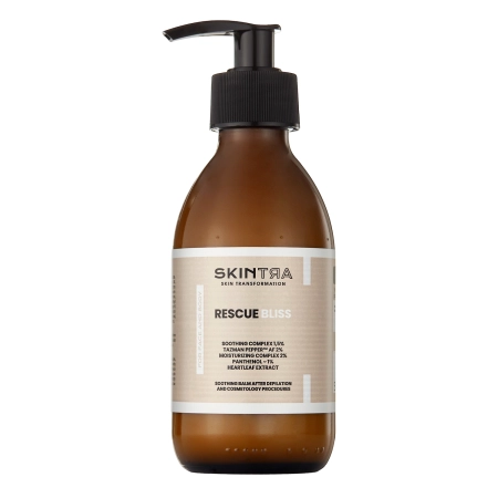 SkinTra - Rescue Bliss - Balsam Po Depilacji i Zabiegach Kosmetologicznych Do Twarzy i Ciała

Pojemność: 200 ml | Składniki aktywne: Soothing Complex 1,5%, Tazman Pepper™ AF 2%, Moisturizing Complex 2%, ekstrakt z pstrolistki sercowatej, pantenol

Walczysz z podrażnieniami po goleniu, “truskawkowymi” nogami czy dyskomfortem po przeprowadzonym zabiegu kosmetologicznym? Rescue Bliss to tajna broń, dzięki której uporasz się z nimi w okamgnieniu! Koniec z podrażnieniami, zaczerwienieniami, swędzeniem czy pieczeniem. Przyniesie Twojej skórze ulgę, uspokoi ją, nawilży, zregeneruje i wzmocni jej barierę ochronną. Balsam sprawia, że skóra staje się miękka, a do tego szybko się wchłania i nie zostawia lepkiej warstwy.