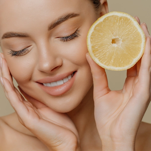 SkinTra - Light Your Skin czy BasicLab - Esteticus - Rozświetlenie i Wyciszenie - Antyoksydacyjne Serum Wyrównujące z Witaminą C 15%? Porównanie hitowych serum z witaminą C!